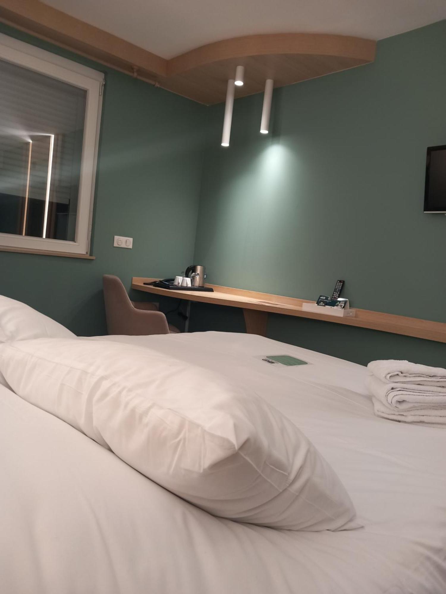 Hotel Aster Restaurant Aux Arcades Briey Esterno foto