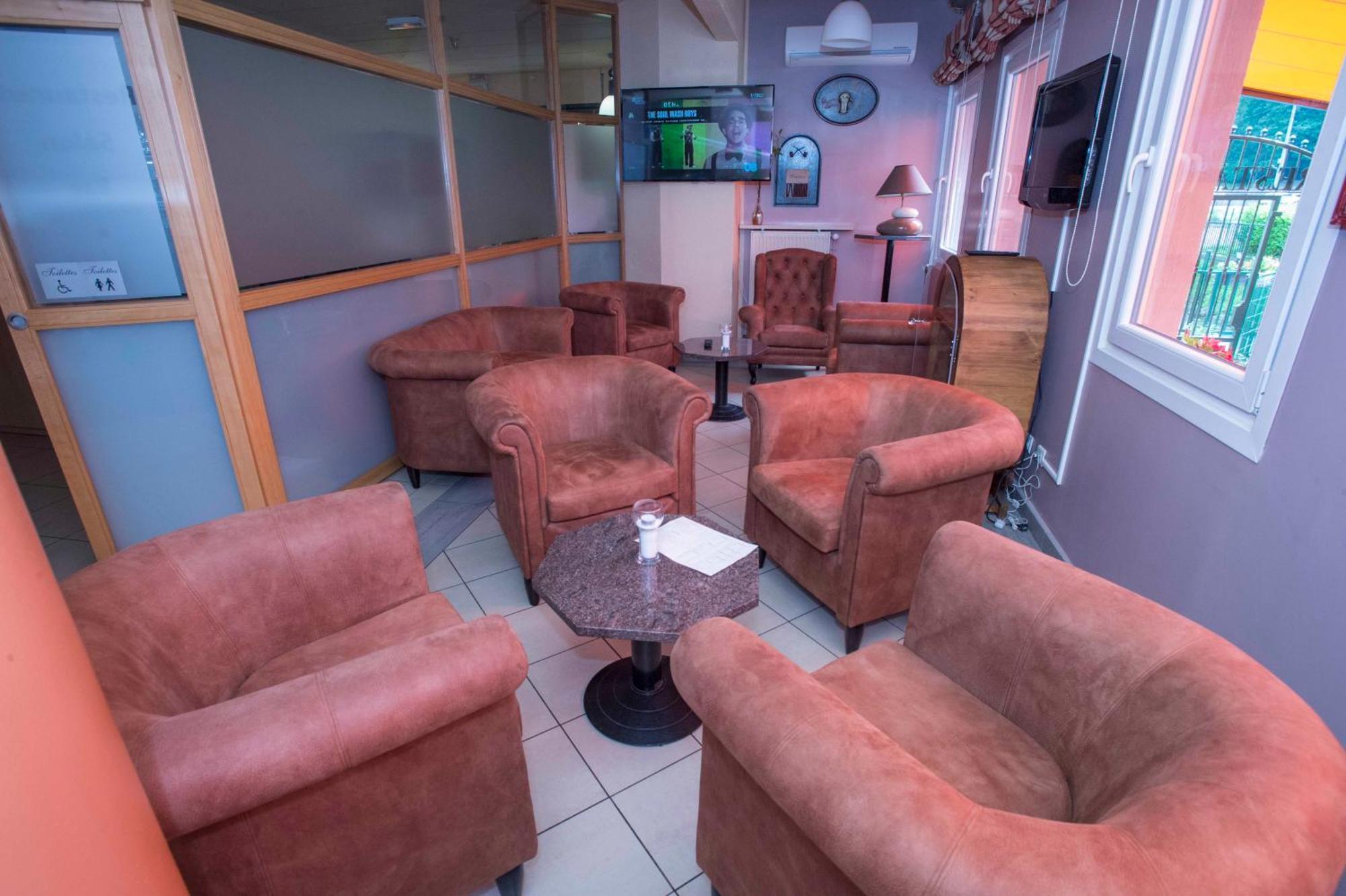 Hotel Aster Restaurant Aux Arcades Briey Esterno foto