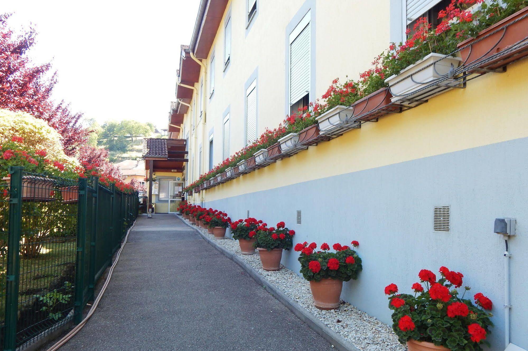 Hotel Aster Restaurant Aux Arcades Briey Esterno foto