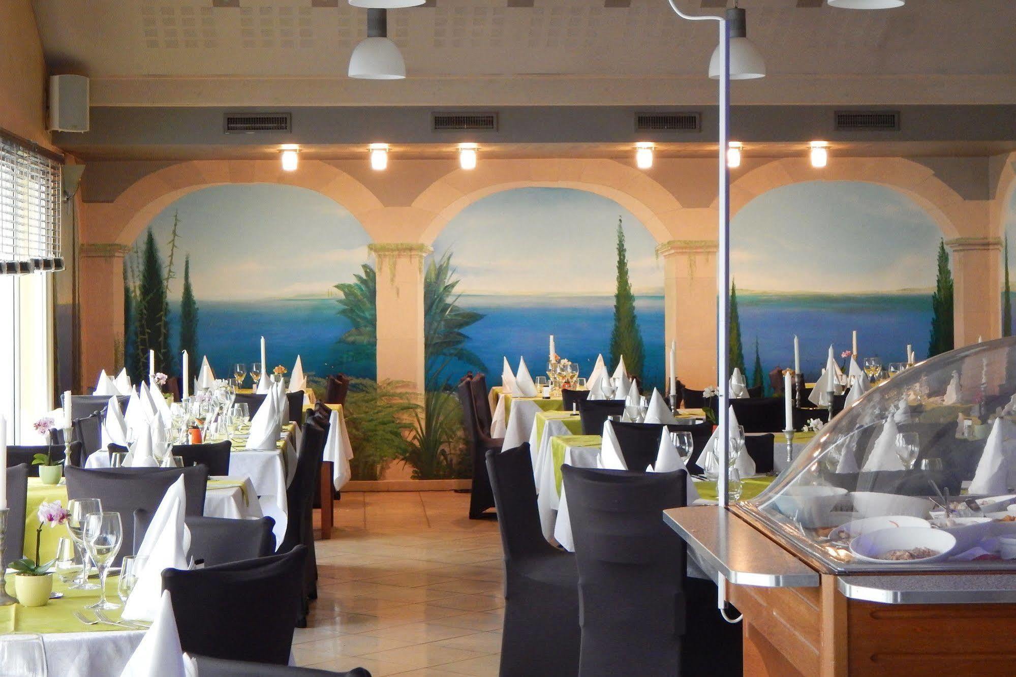 Hotel Aster Restaurant Aux Arcades Briey Esterno foto