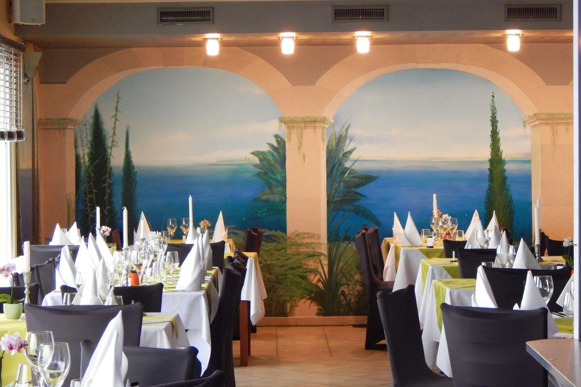 Hotel Aster Restaurant Aux Arcades Briey Esterno foto