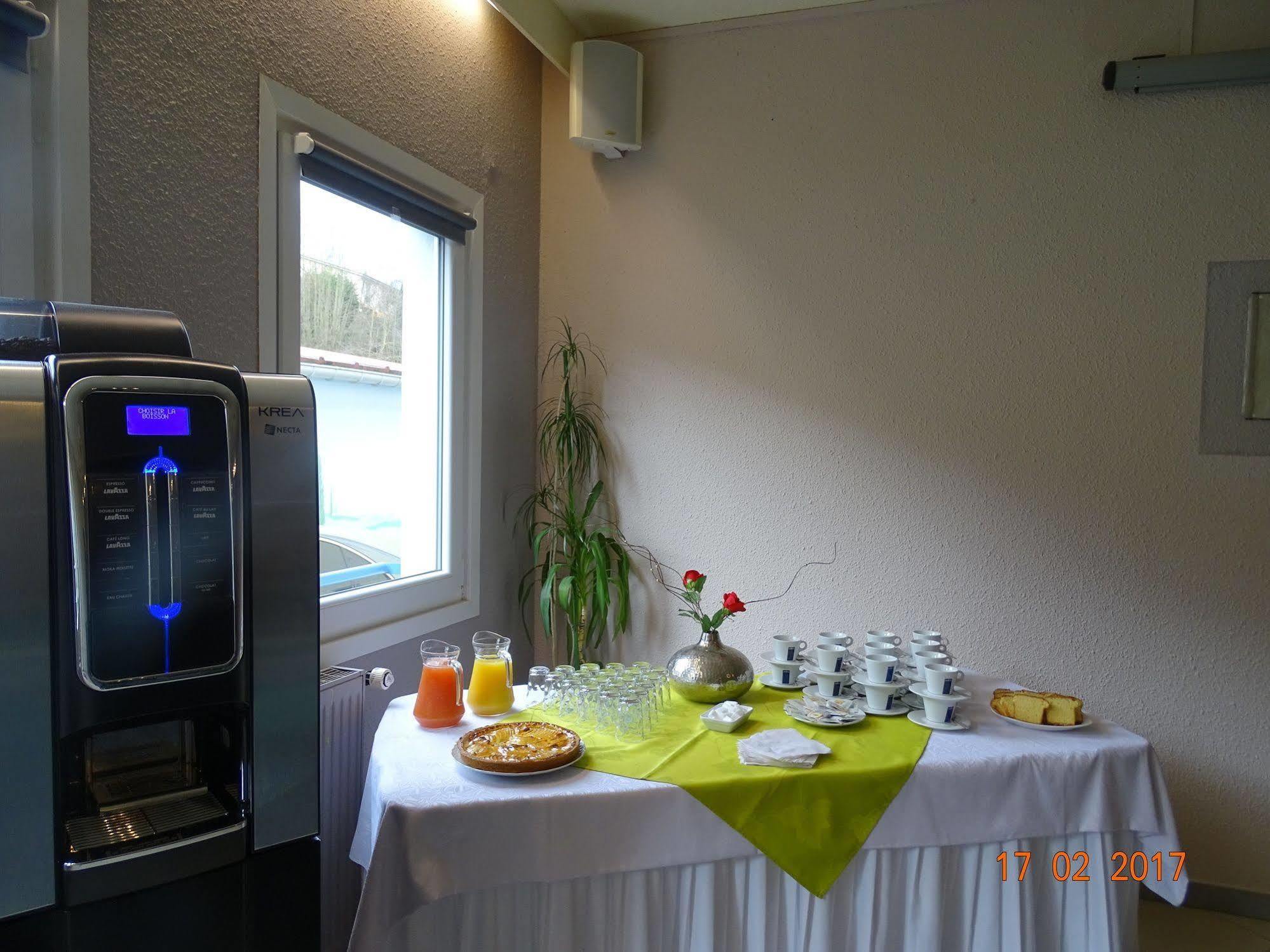 Hotel Aster Restaurant Aux Arcades Briey Esterno foto